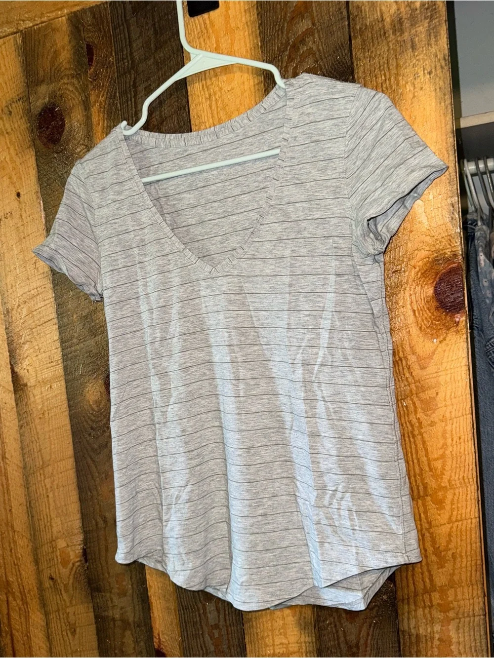 lululemon athletica Light Gray Striped V-Neck Short Sleeve Tee